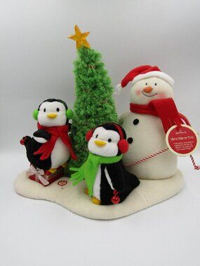 Hallmark Jingle Pals Very Merry Trio 2006 Animated Singing Snowman and Penguins